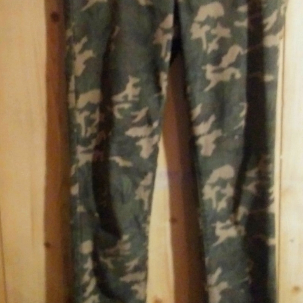 Womens/Junior's Size 5/6 RUE 21 Camo Skinny Jeans